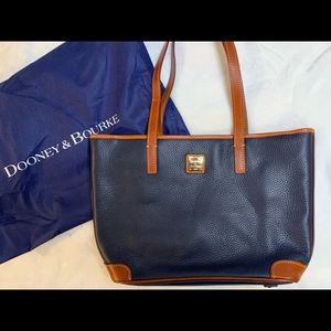 Dooney & Bourke shoulder bag in excellent condition! Comes with dust bag